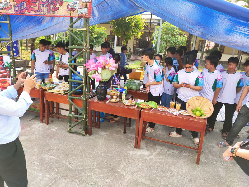 Hội chợ ẩm thực - Trung tâm GDNN-GDTX Huyện Tây Sơn 3