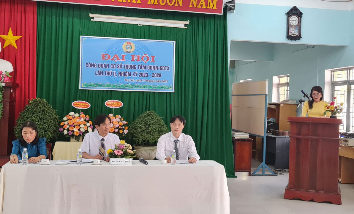 Đồng chí Nguyễn Thị Thủy - Phó chủ tịch Liên đoàn Lao động huyện