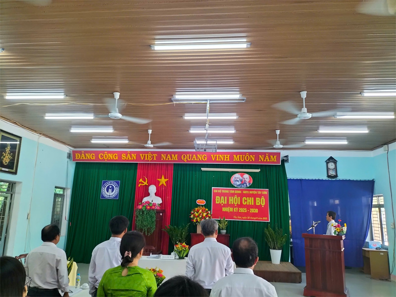 Quang cảnh buổi lễ chào cờ