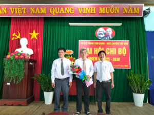 Chi ủy mới ra mắt nhận nhiệm vụ