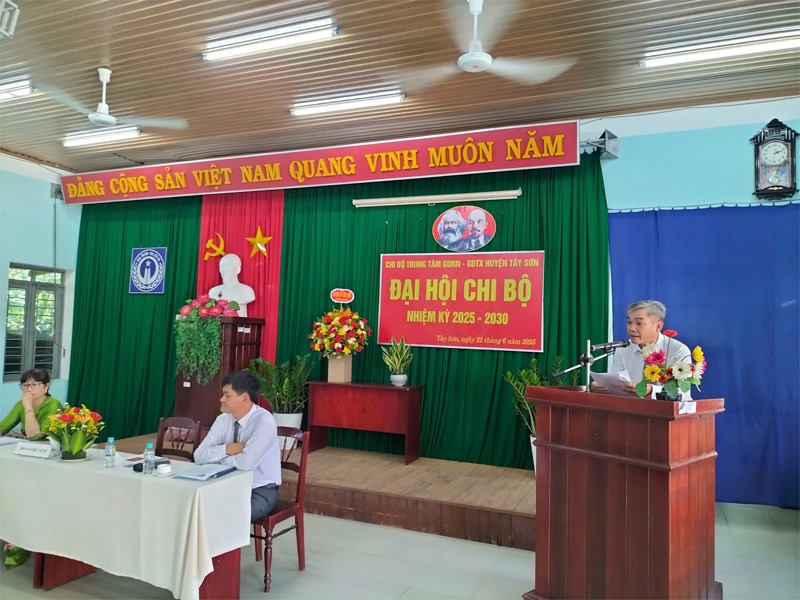 Đồng chí Phù Quốc Tiến- Bí thư chi bộ nhiệm kỳ 2020-2025 phát biểu khai mạc Đại hội