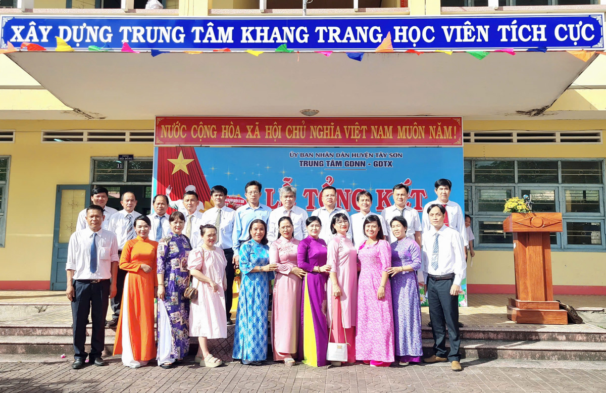 Tập thể Trung tâm và đại biểu
