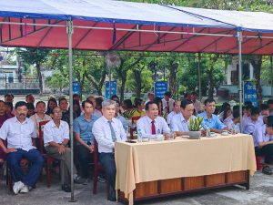 Đại biểu cùng toàn thể cán bộ, công nhân viên toàn trung tâm