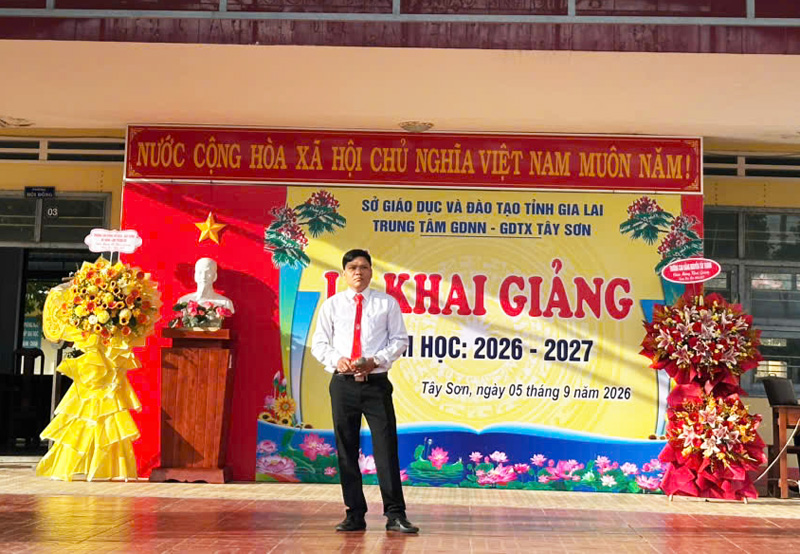 Các tiết mục văn nghệ chào mừng năm học mới.
