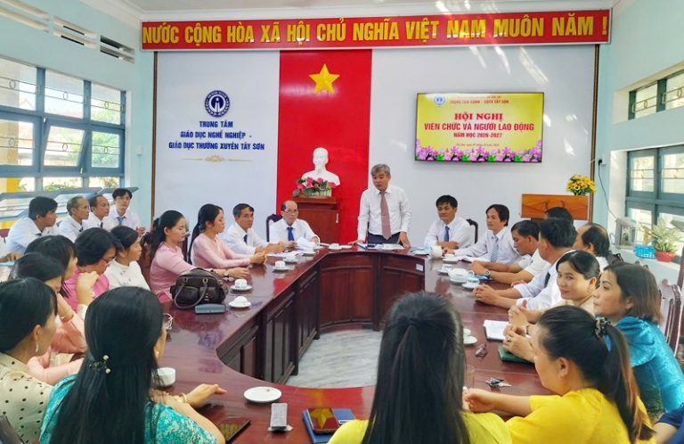 Đồng chí Phù Quốc Tiến chủ trì Hội nghị.