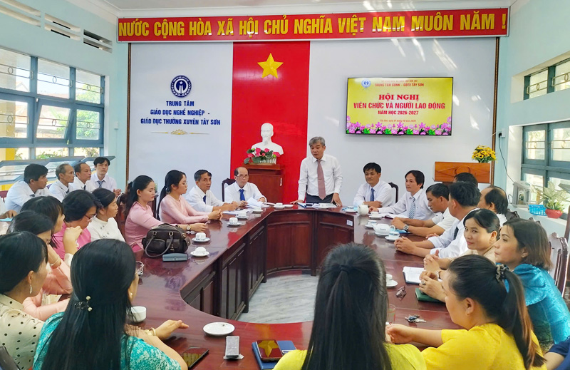 Đồng chí Phù Quốc Tiến chủ trì Hội nghị.