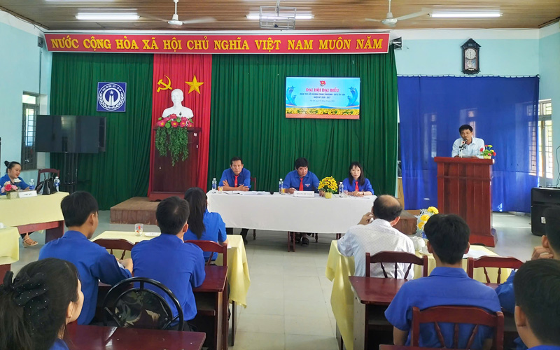 Thầy Lê Đình Vinh – PBT chi bộ, PGĐ Trung tâm phát biểu chỉ đạo Đại hội