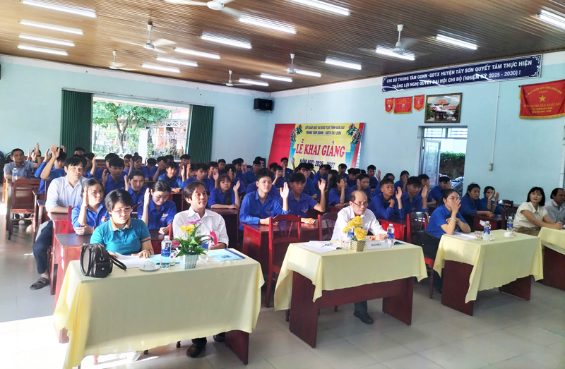 Đại biểu biểu quyết các chỉ tiêu