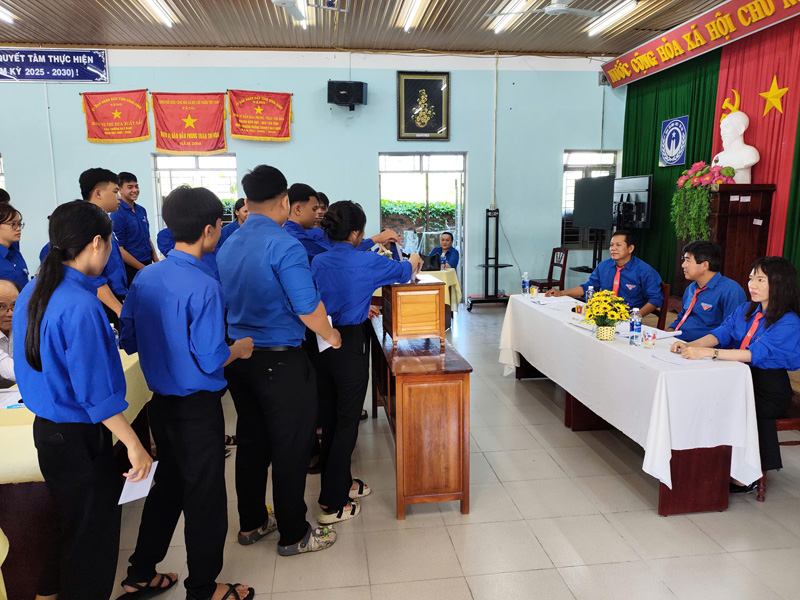 Quan cảnh bầu BCH Đoàn Trung tâm